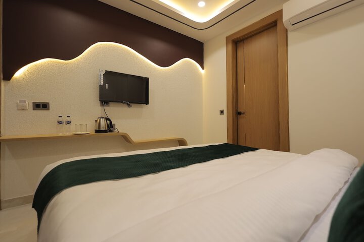 Room 30 of 83