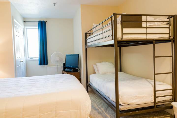 Room 4 of 32