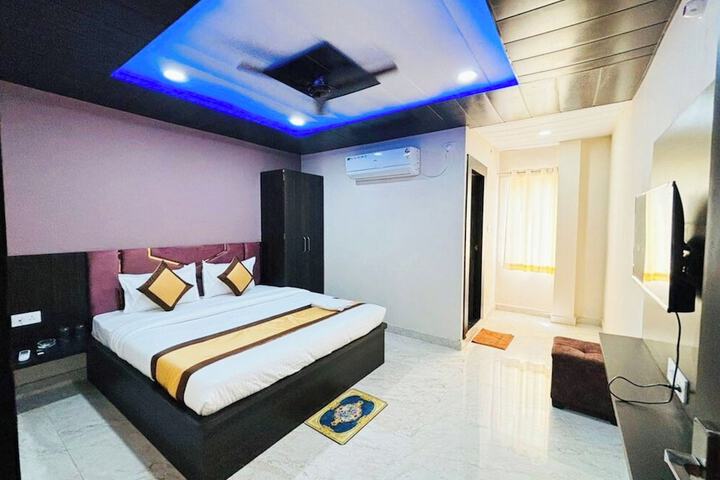 Room 10 of 26