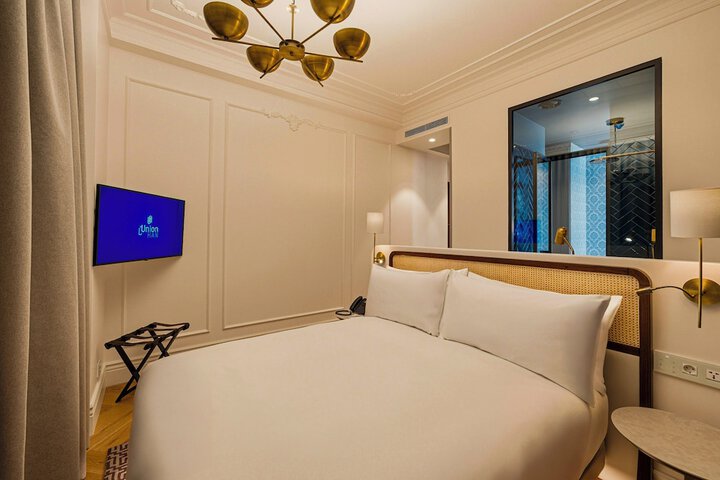 Room 52 of 117