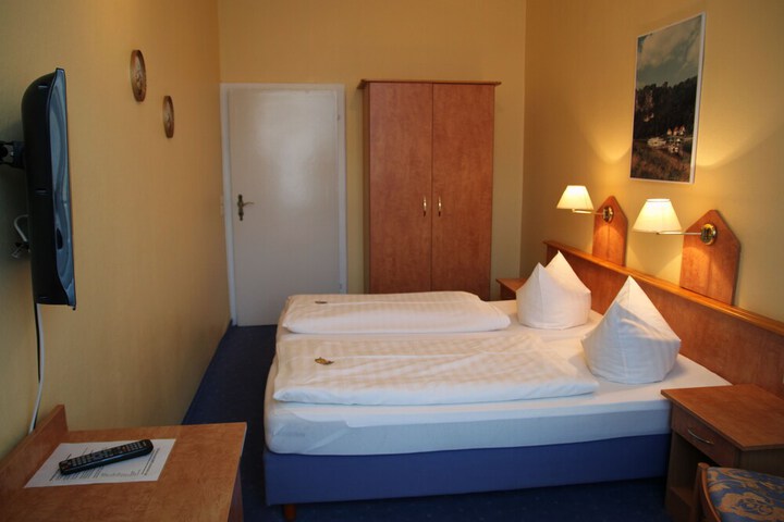 Room 7 of 30