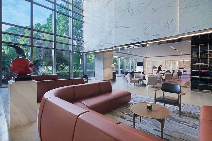 Lounge 49 of 62