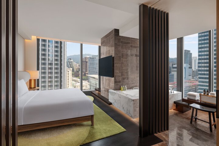Room 32 of 182