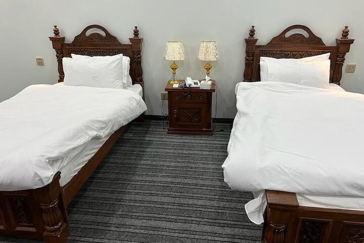 Room 6 of 16