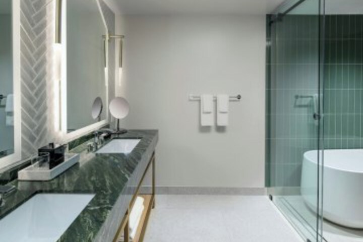 Room 10 of 72