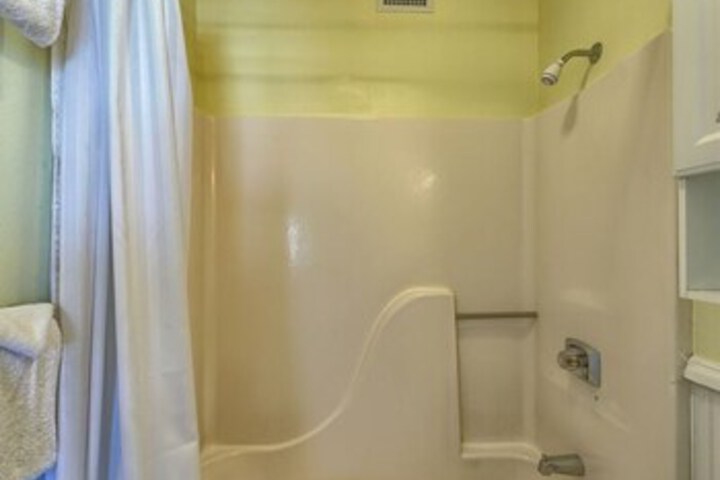 Room 4 of 26
