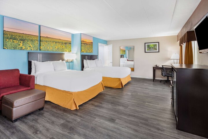 2 Double Beds (13 of 16)
