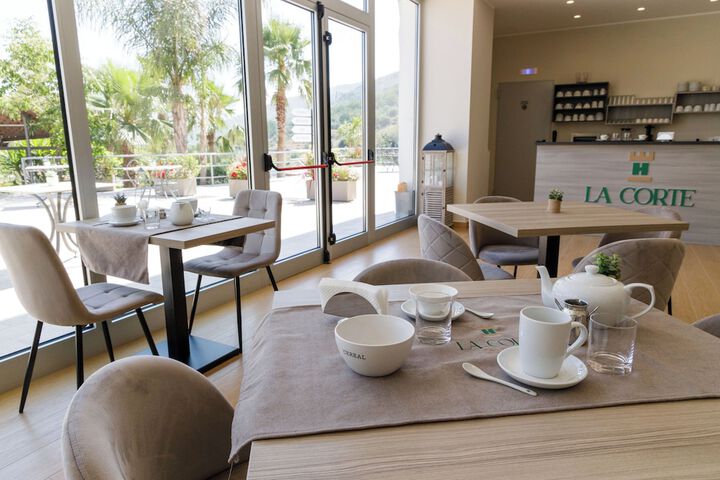 Breakfast/Coffee Service 18 of 40