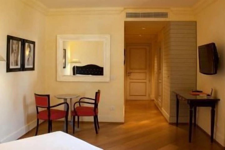 Room 17 of 46