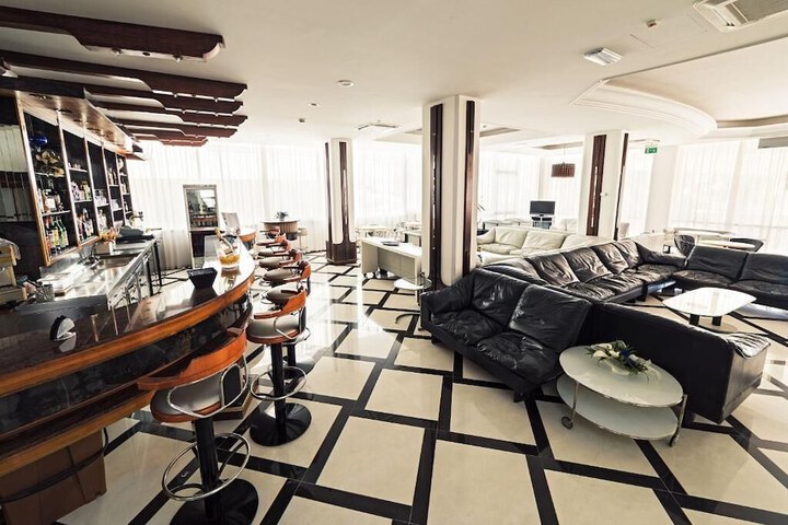 Lounge 40 of 45
