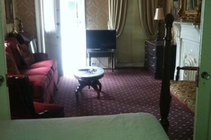 Room 23 of 49