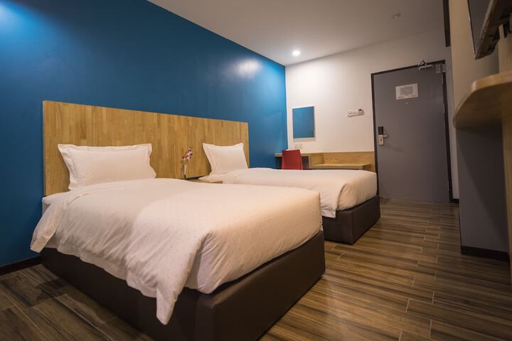 Room 9 of 36