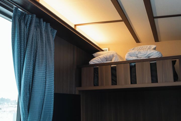 Room 8 of 50