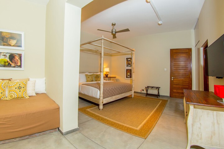 Room 6 of 72