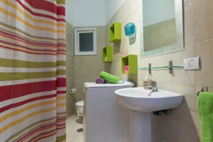 Room 4 of 12