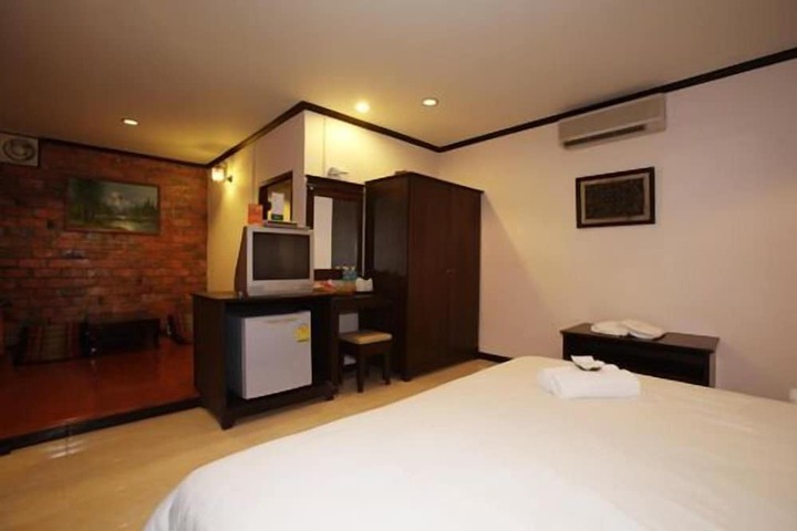 Room 15 of 32