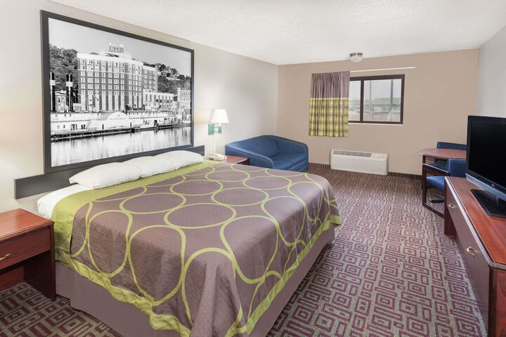 1 King Bed (11 of 13)