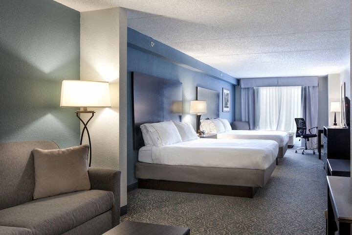 Standard Room, King or Two Doubles (4 of 7)