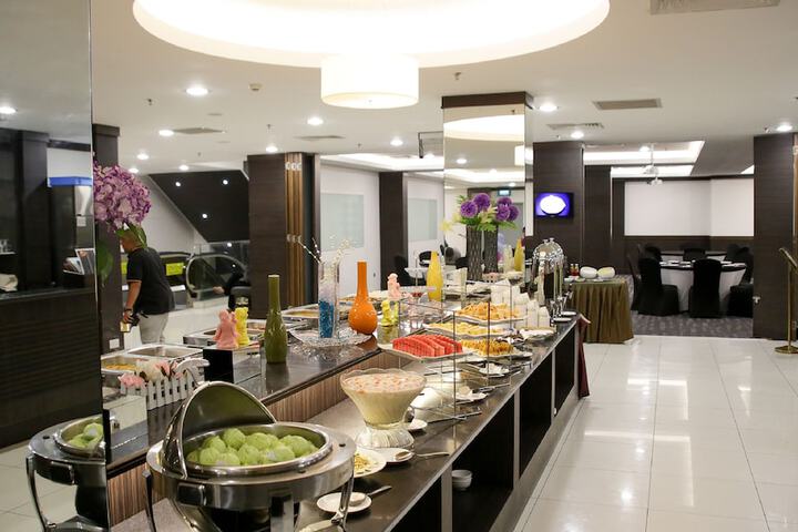Dining 64 of 90