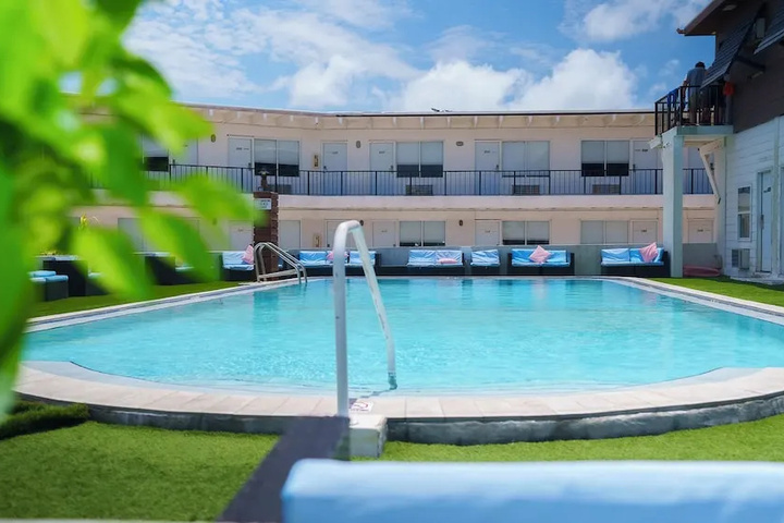 Pool 12 of 15