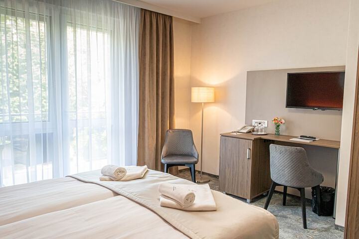 Room 3 of 20