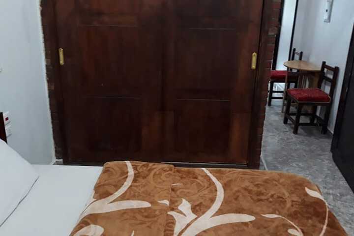 Room 8 of 83