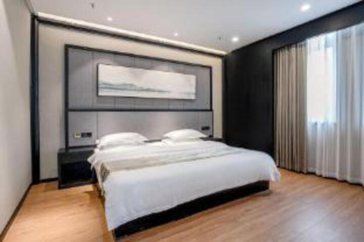 Room 6 of 6
