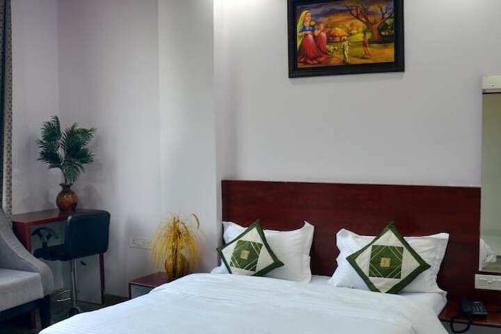 Room 13 of 26