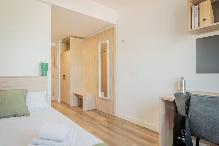 Room 4 of 15