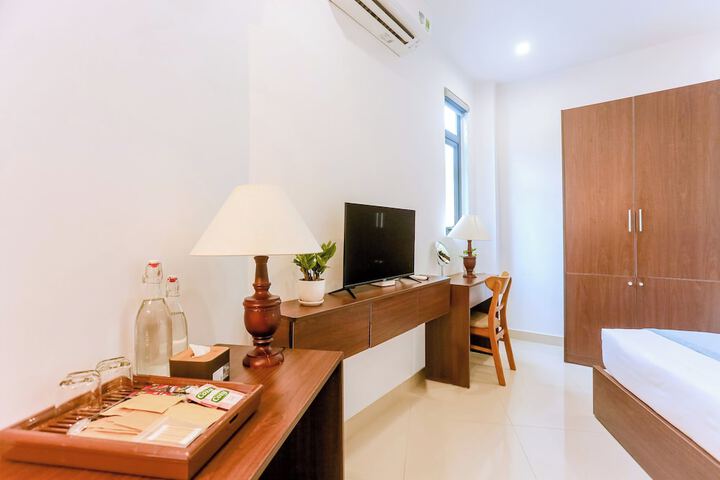 Room 4 of 12
