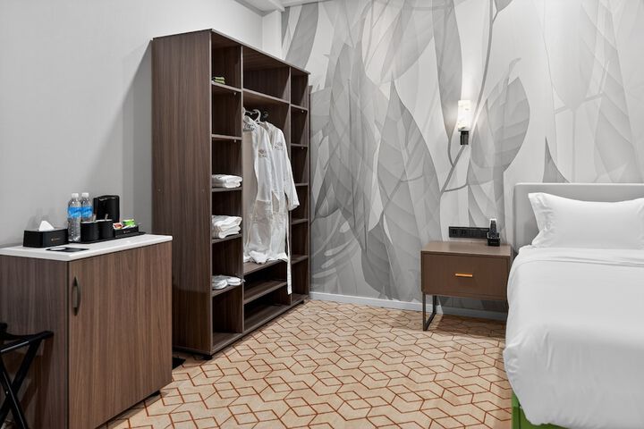 Room 17 of 31