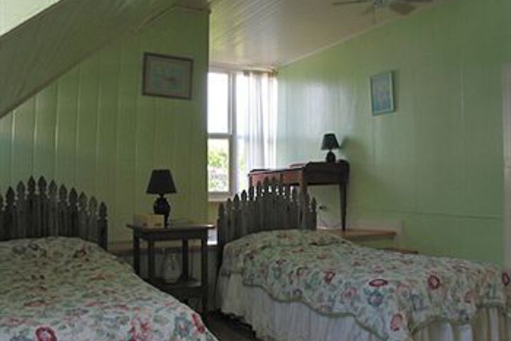 Room 8 of 18