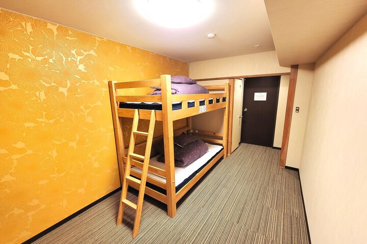Room 14 of 76