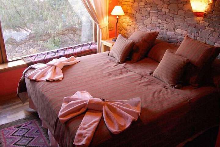 Room 6 of 28