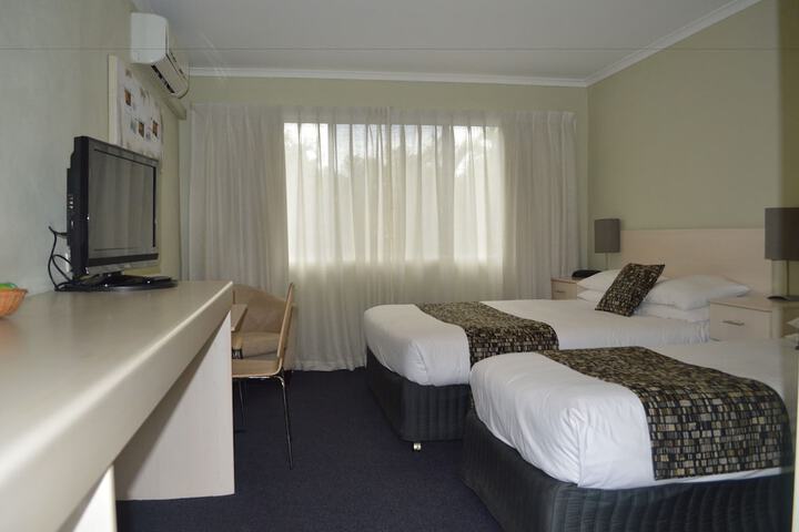 Room 15 of 83