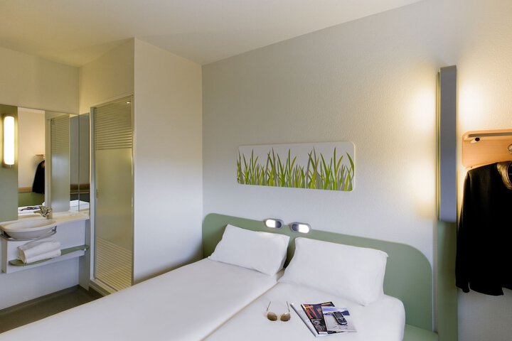 Room 15 of 27