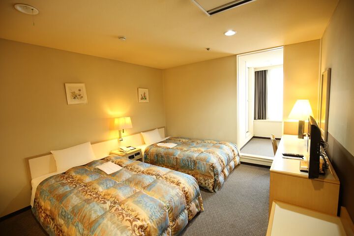 Room 5 of 13