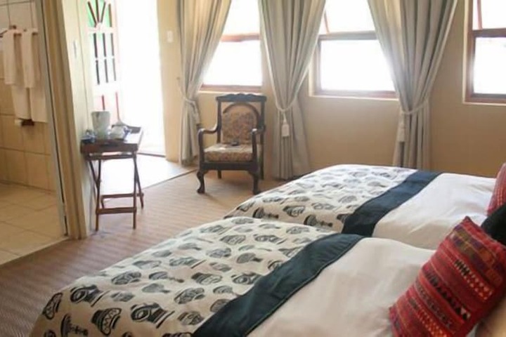 Room 10 of 32