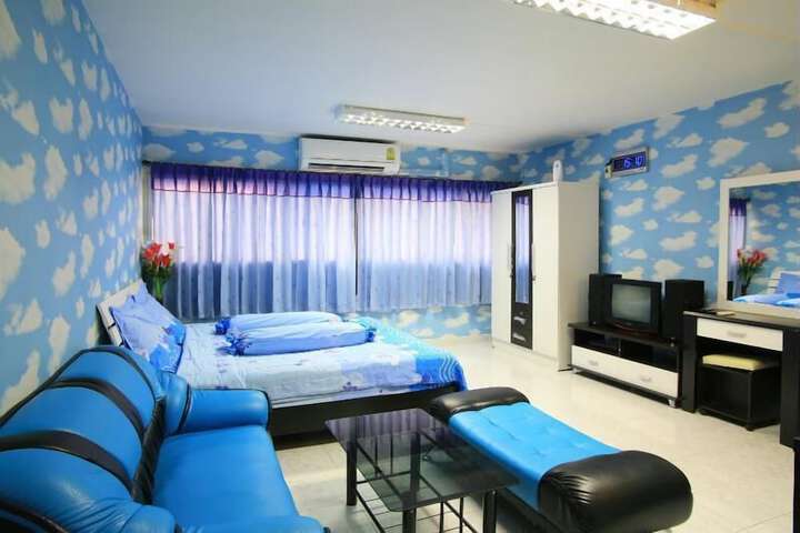 Room 6 of 17