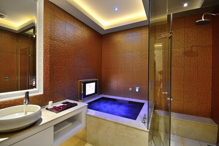 Room 32 of 57