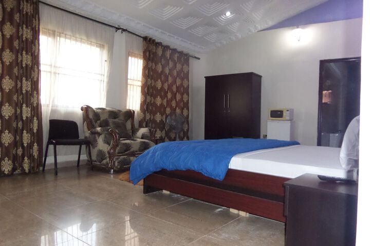 Room 12 of 28
