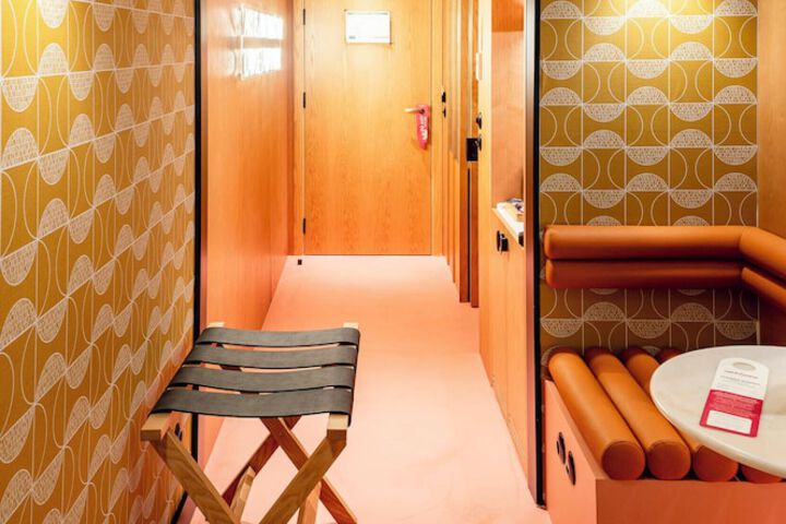 Room 8 of 34