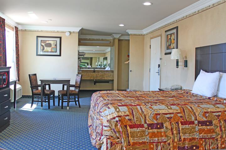 1 King Bed (7 of 21)