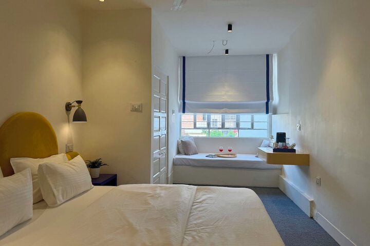 Room 40 of 70