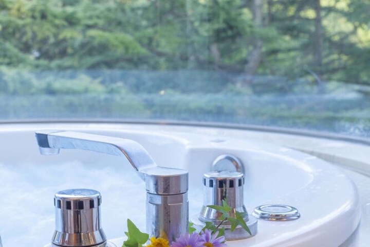 Jetted tub