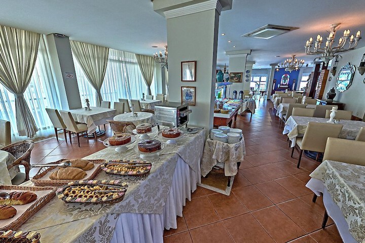 Dining 61 of 85