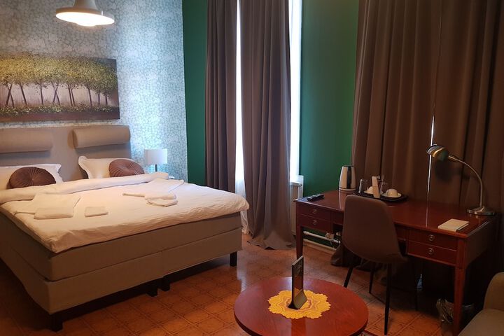 Room 8 of 27