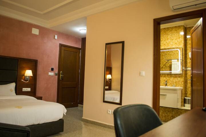 Room 11 of 38