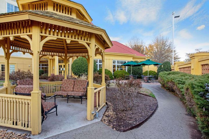 Hotel Exterior 72 of 79