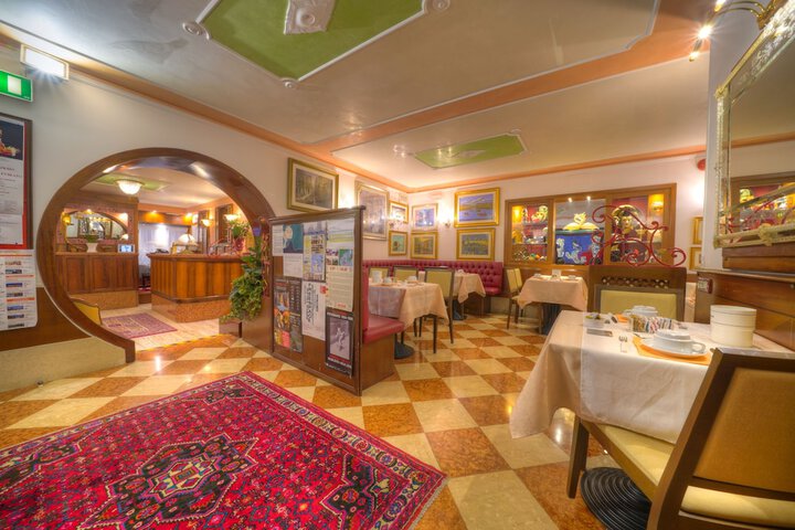 Entrance & Lobby